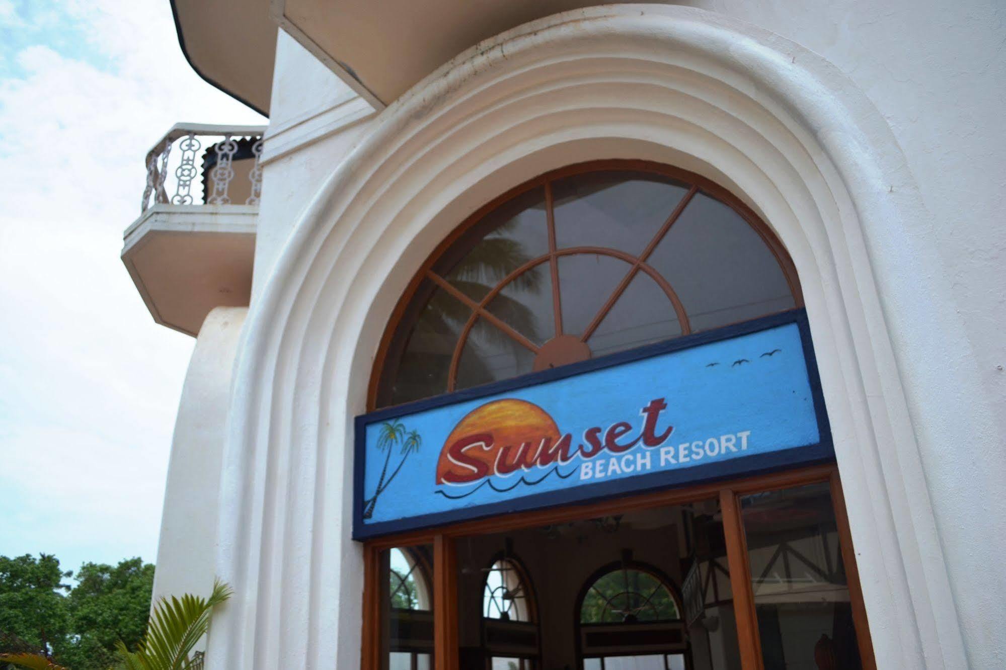 Sunset Beach Resort Candolim Exterior photo