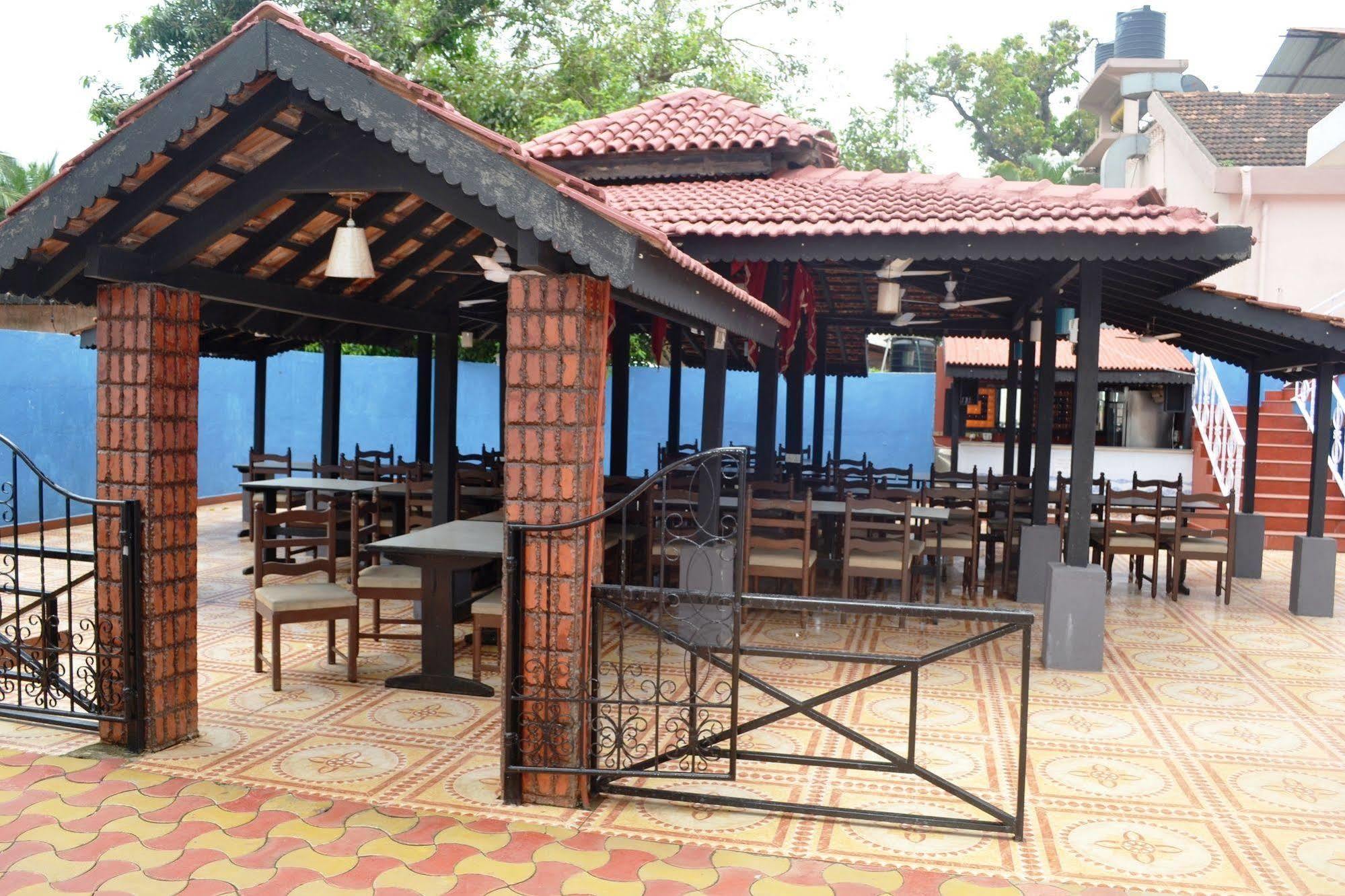 Sunset Beach Resort Candolim Exterior photo