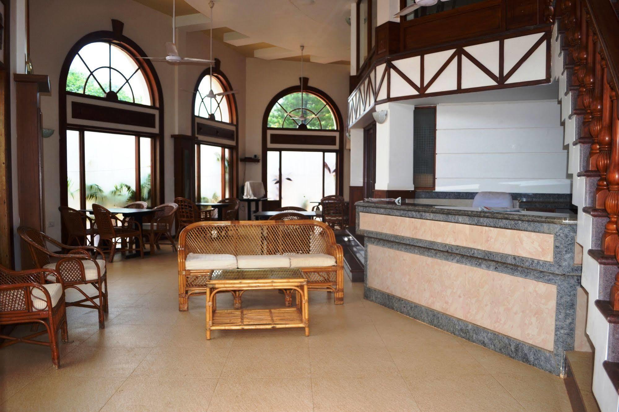 Sunset Beach Resort Candolim Exterior photo