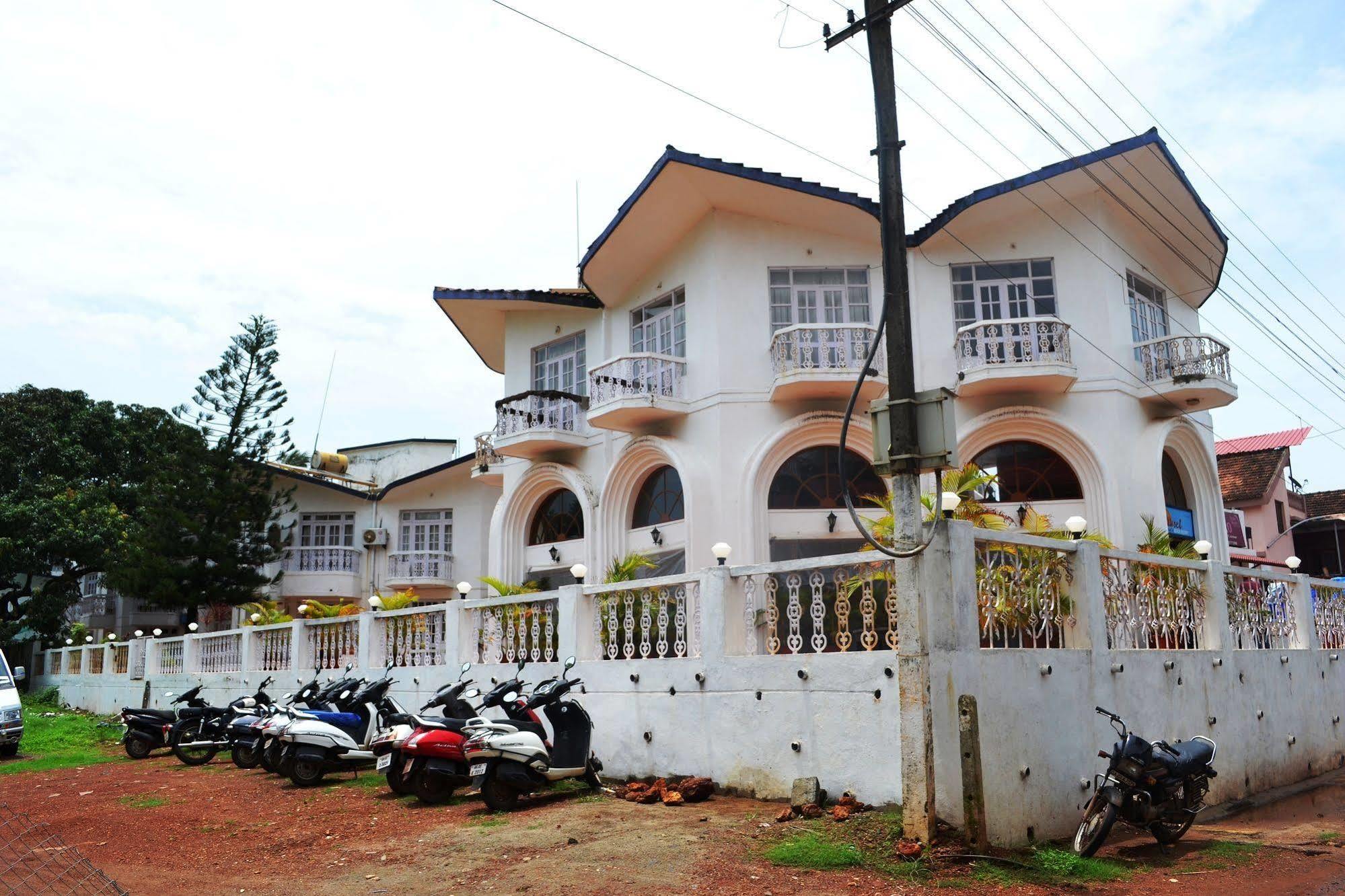 Sunset Beach Resort Candolim Exterior photo